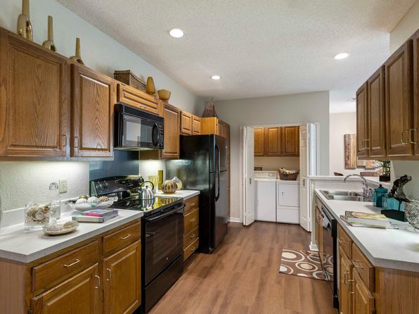 385 Golf Brook Cir #340208