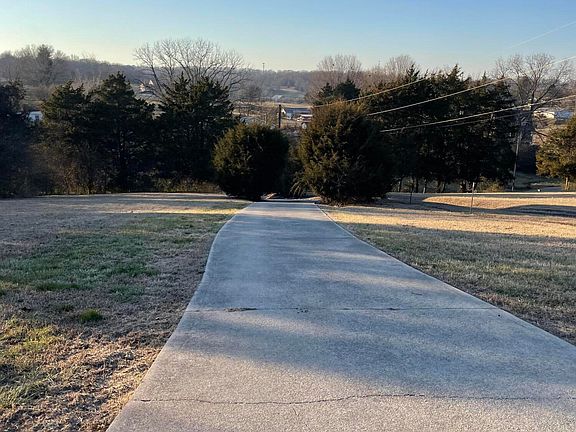 4th image of 135 Lees Chapel Rd