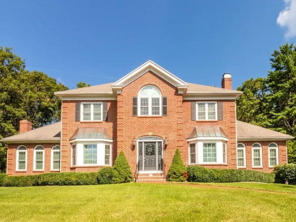 25 Windsor Dr, Foxboro, MA 02035