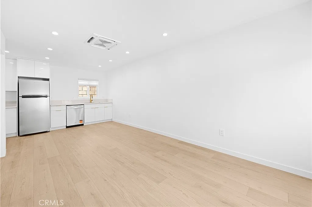 1 bed, 600 sqft, $2,345 — Photo 2