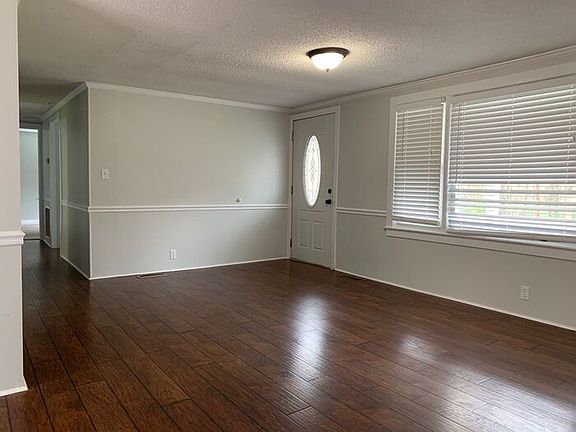 3rd image of 207 Hazeleen Ave