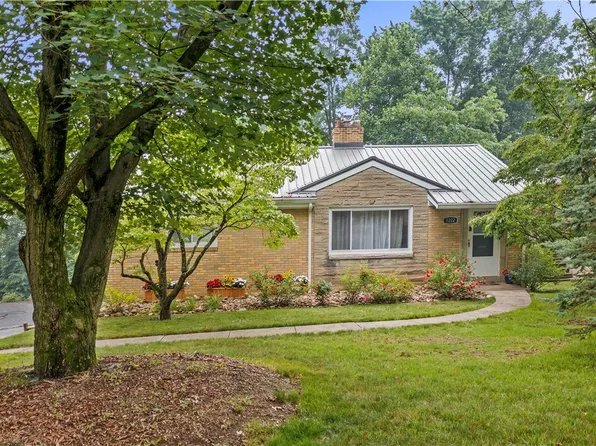 1222 Arrowood Dr, Pittsburgh, PA 15243