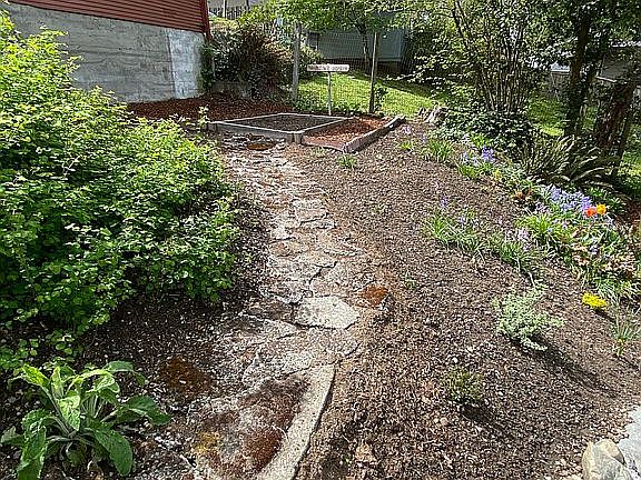3rd image of 393 Lake Louise Dr SW