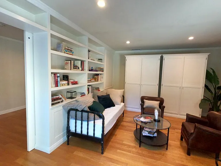 2285 N Beachwood Dr #12 — Photo 38