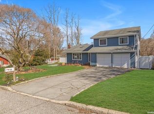 11 Bluff View Ct, Miller Place, NY 11764