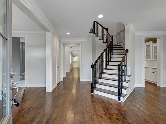 3rd image of 102 Fitzgerald St