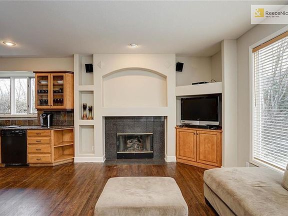 Fresh paint in the Kitchen and Hearth Room make this home very light and neutral.