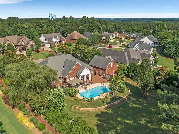 4th image of 704 Tinsberry Ln