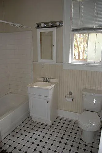 521 E 37th St #A — Photo 3