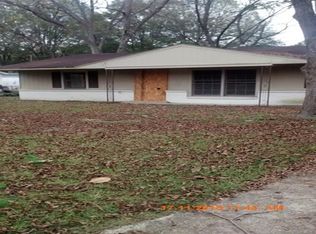 61 Locust Dr, West Point, MS 39773