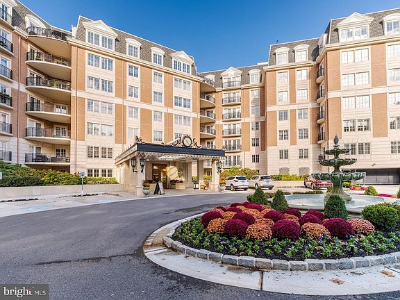 2nd image of 190 Presidential Blvd Unit 413