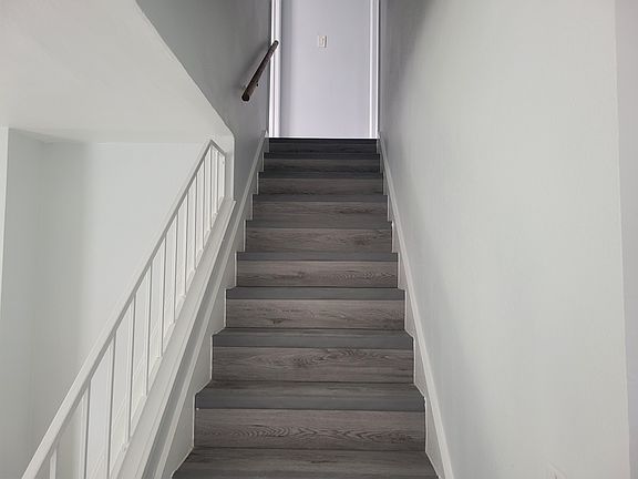 3rd image of 1221 Westway Cir