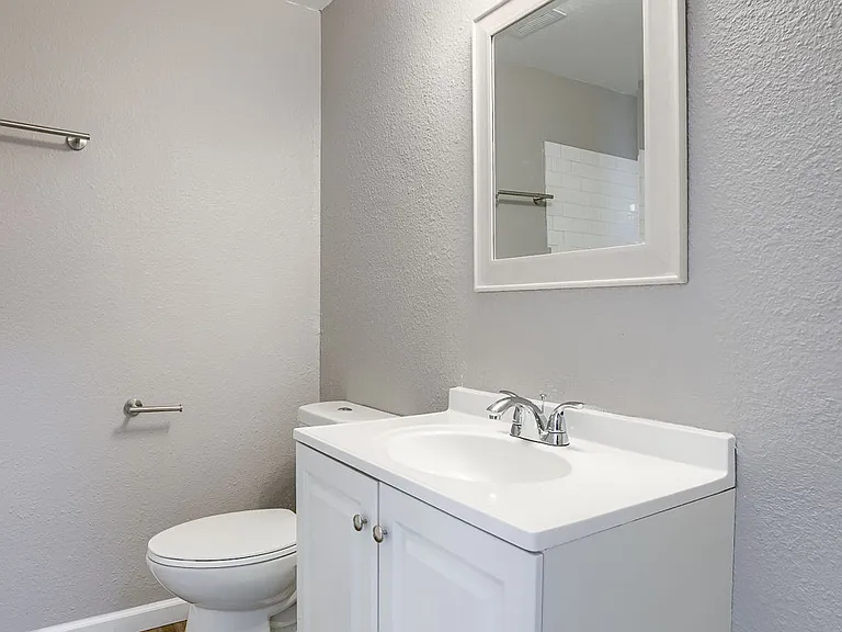 210 S 24th St #202 — Photo 5