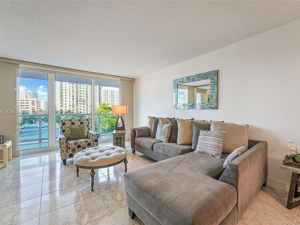 1st image of 100 Bayview Dr APT 429