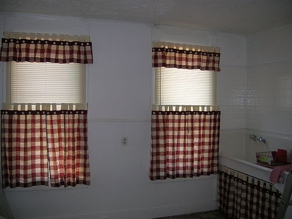 Well-Lit Kitchen