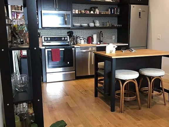 2nd image of 194 Montrose Ave #2S