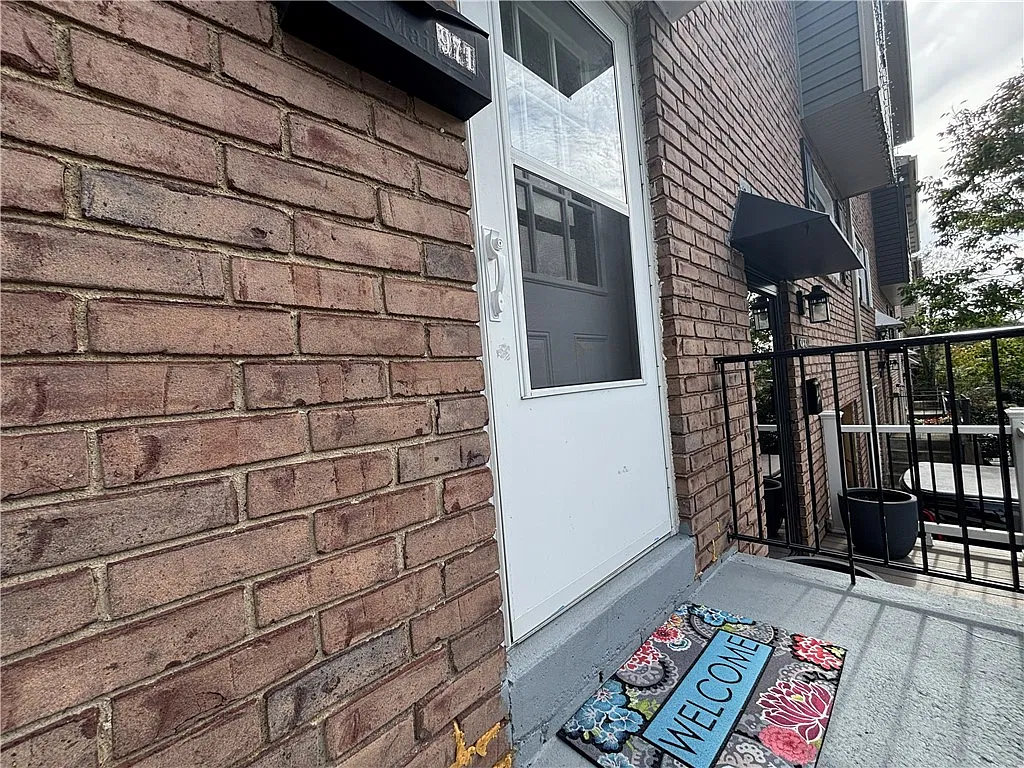3 bed, 1.5 bath, $1,600 — Photo 4