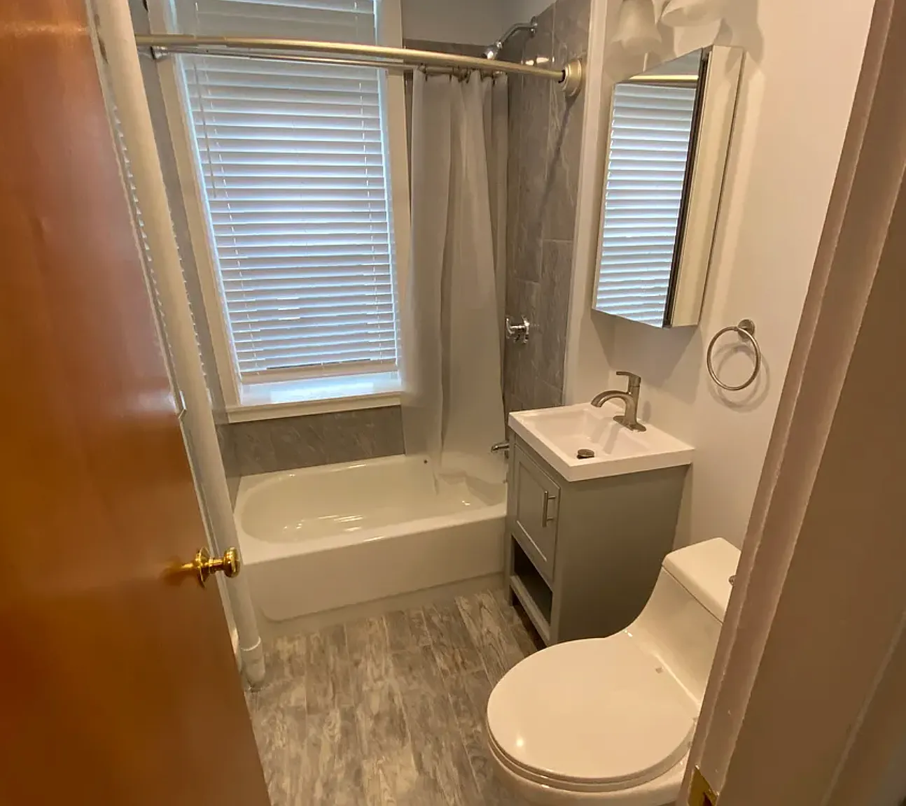 1 bed, 1.0 bath, $2,700 — Photo 3