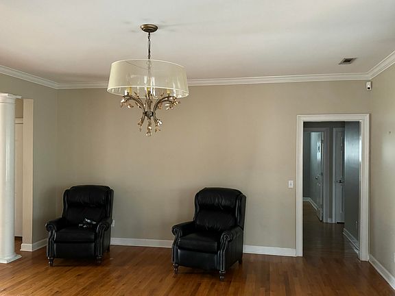 4th image of 1481 Riverbank Dr