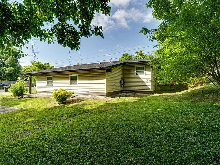 324 Loop Rd — Photo 10