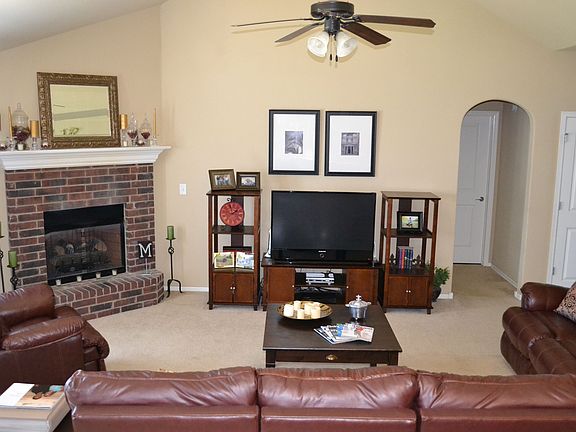 Large Vaulted Family Room