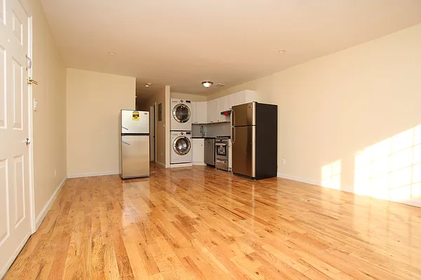 Rented by Nooklyn NYC LLC | media 9