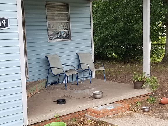4th image of 2549 Mills Ave