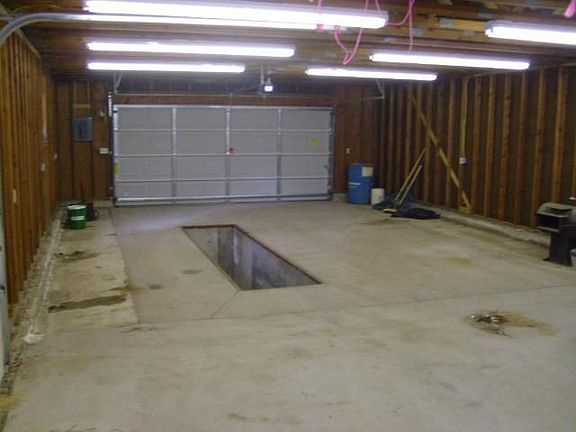 Mechanic's Pit in Workshop