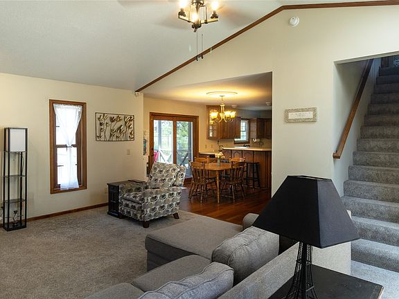5th image of 3010 Meadow Glen St