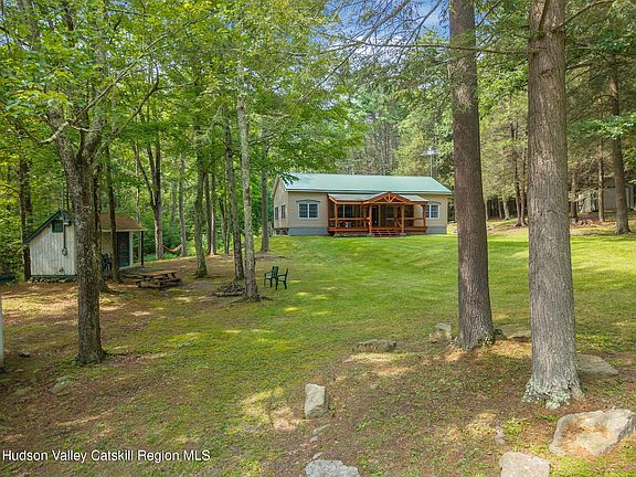 3rd image of 562 Quarry Road