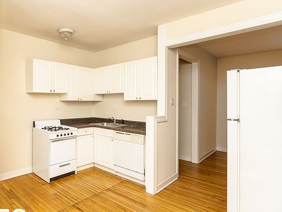 4th image of 3720 N Pine Grove Ave #3724XW1