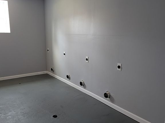 5th image of 3224 Springfield Dr APT 2