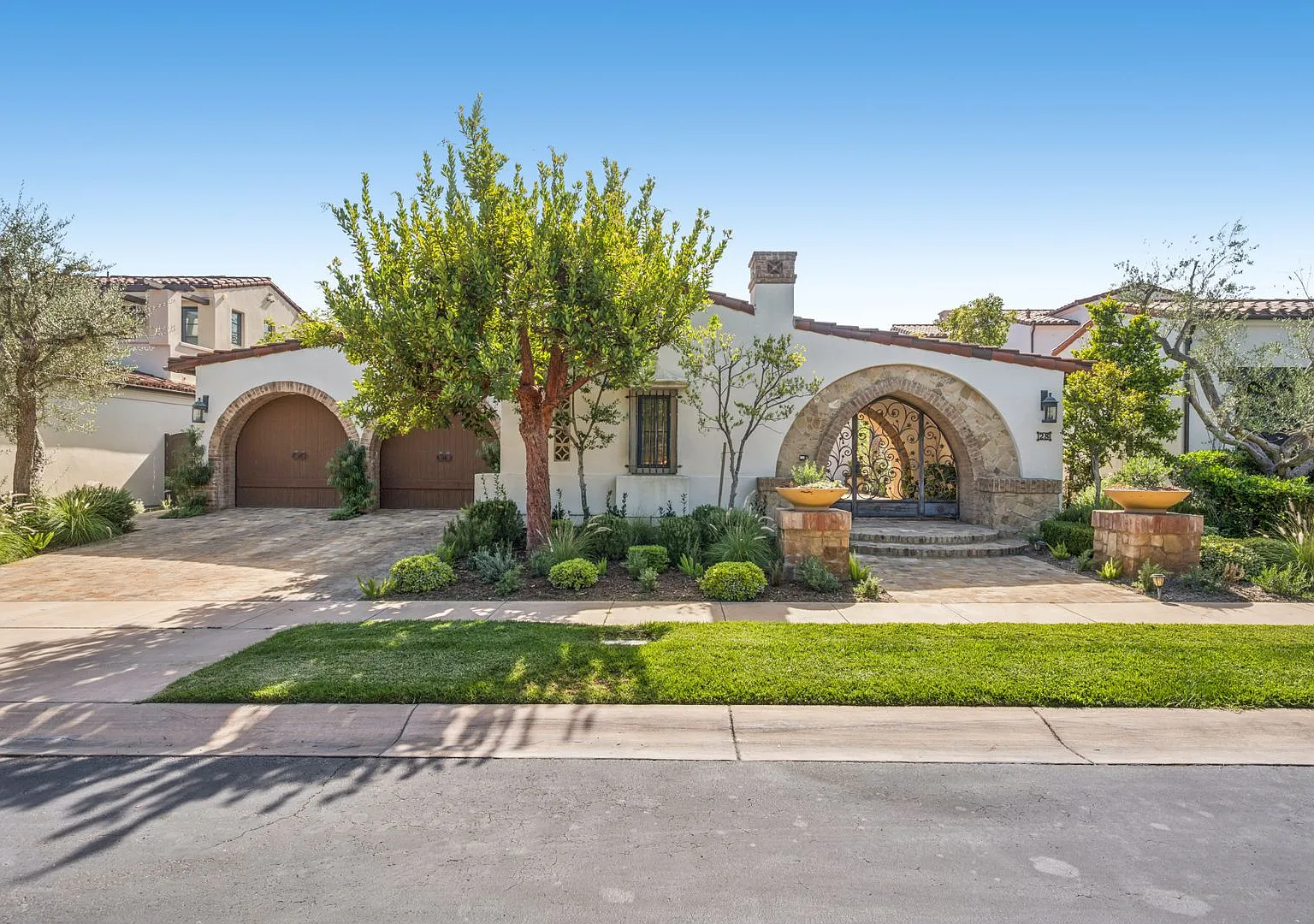 Rare Single-Level Spanish Coastal Retreat With Panoramic Ocean Views In Crystal Cove — Photo 1