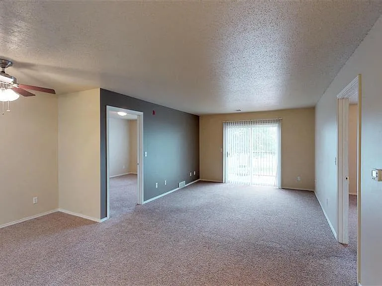 Sierra Vista Apartments — Photo 36