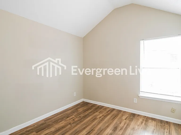 5565 Waverly Park — Photo 12