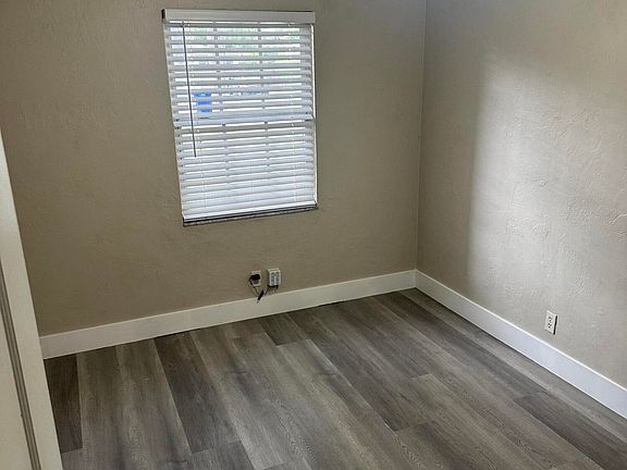 5th image of 2643 Grant St