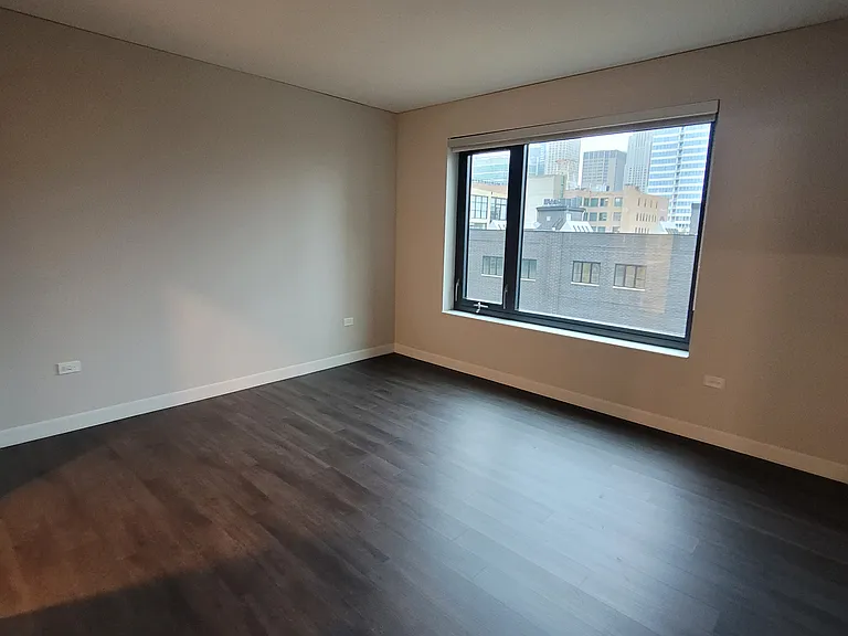 901 W Adams St #627 — Photo 5