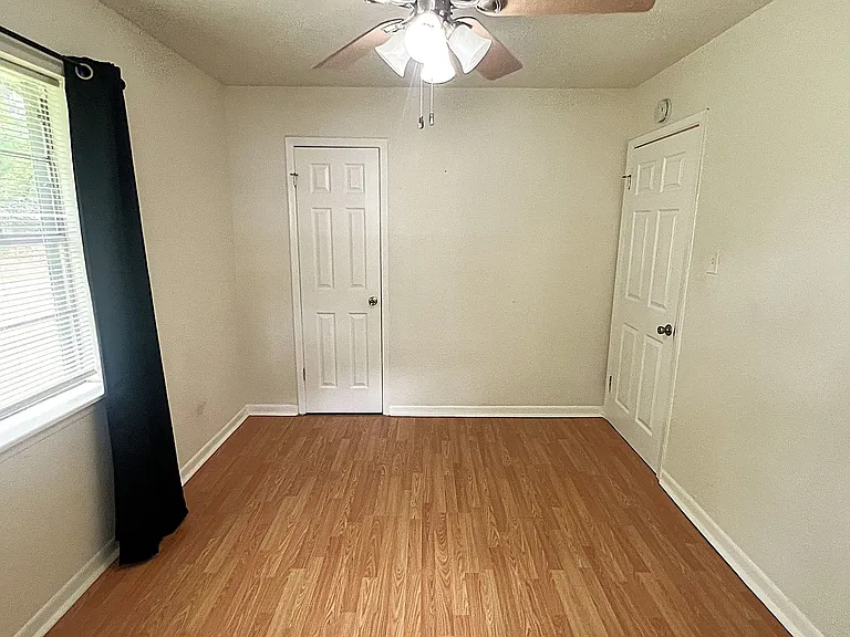 560 Beverly Dr — Photo 15