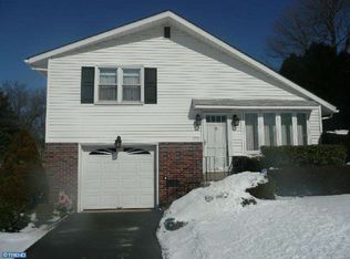 2711 Carrell Ln, Willow Grove, PA 19090