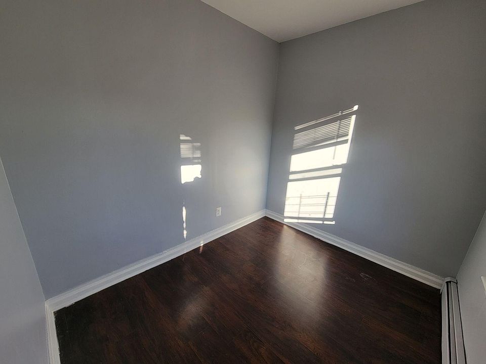 1st image of 546 15th Ave #3