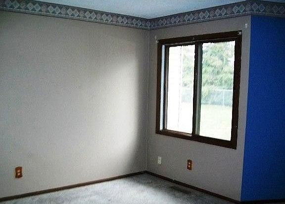 4th image of 820 Hastings Ave