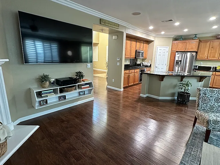 1159 Laureto St — Photo 3