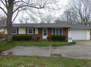 35 Elm Dr, Bethany, IL 61914