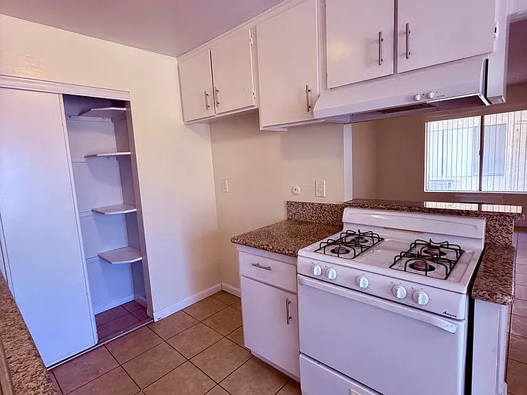 3300 W Orange Ave — Photo 4