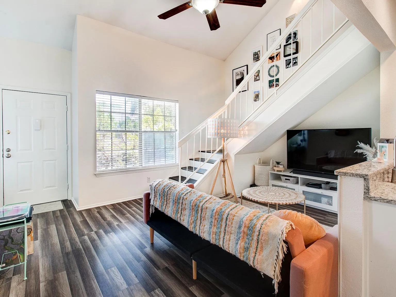 1 bed, 738 sqft, $1,395 — Photo 3