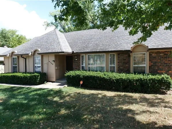 9729 Shepherds Dr, Kansas City, MO 64131