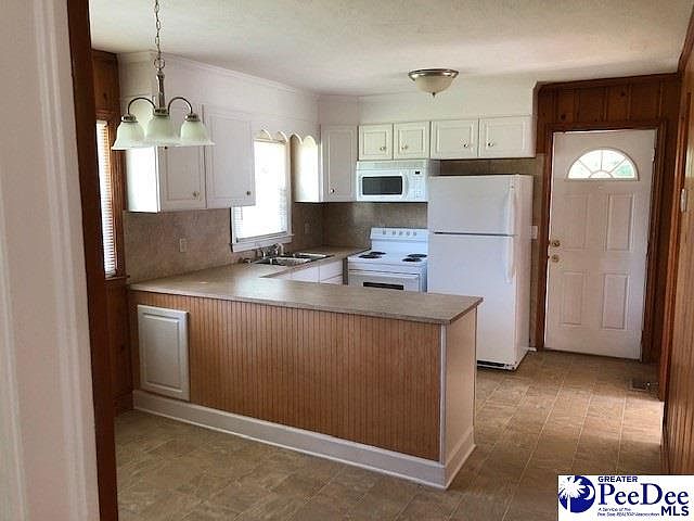 2nd image of 2404 Lakeview Dr
