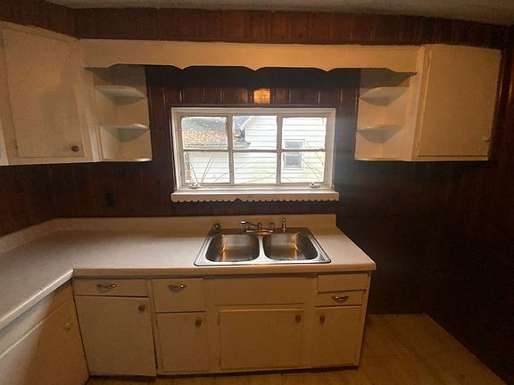 5th image of 615.5 N Sherman St