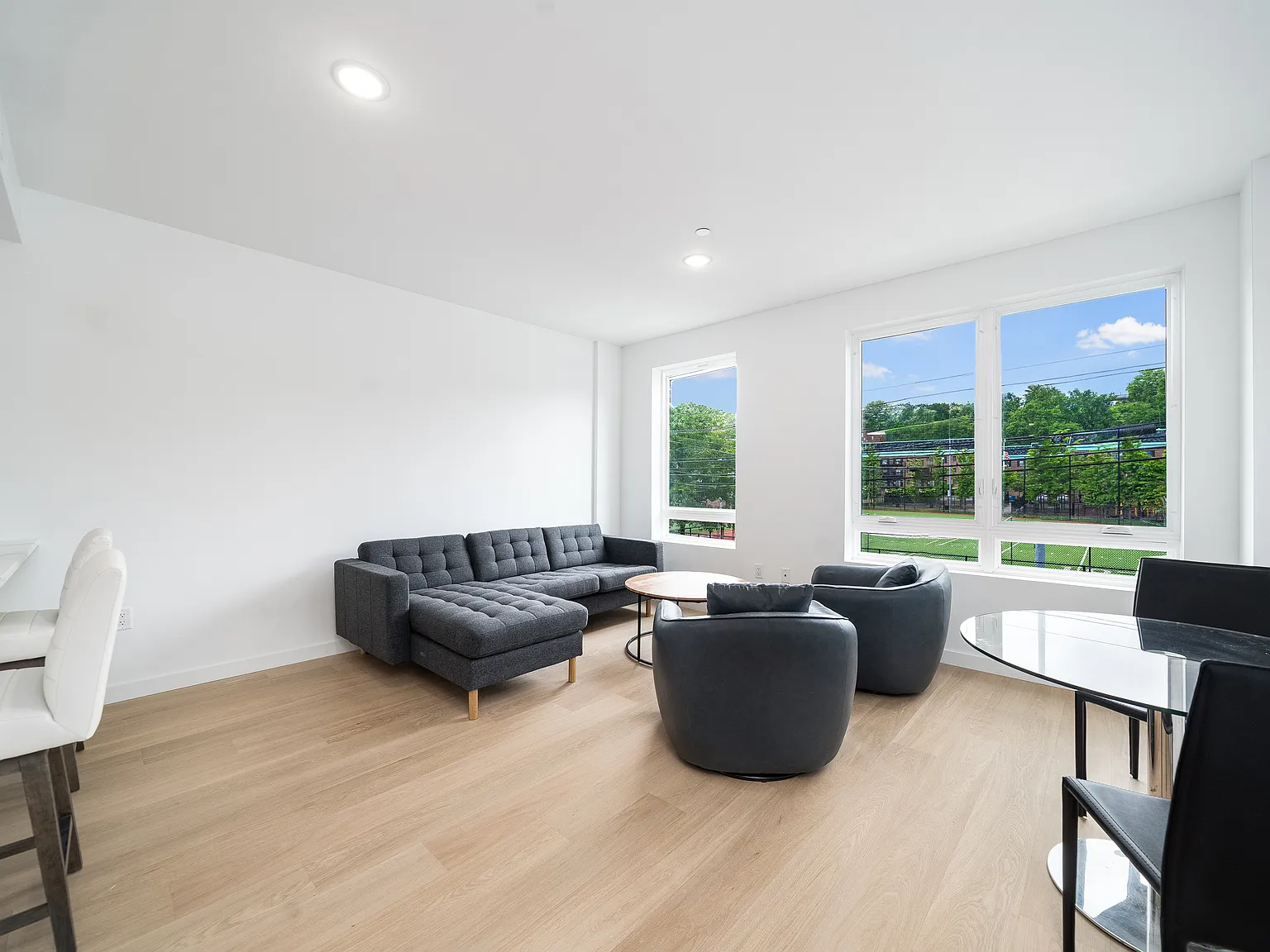 2 bed, 1250 sqft, $4,200 — Photo 2