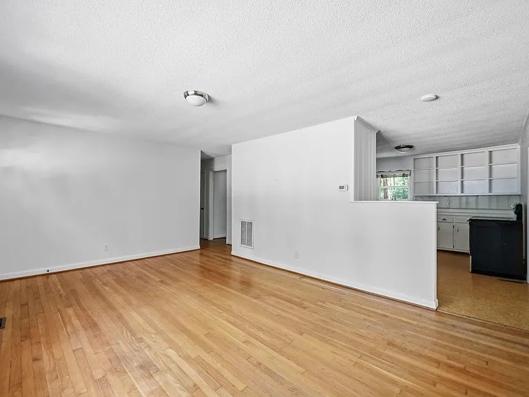 139 Windsor Cir — Photo 14